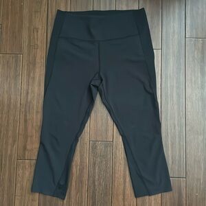 Athleta Ultimate Dobby Mesh Capri